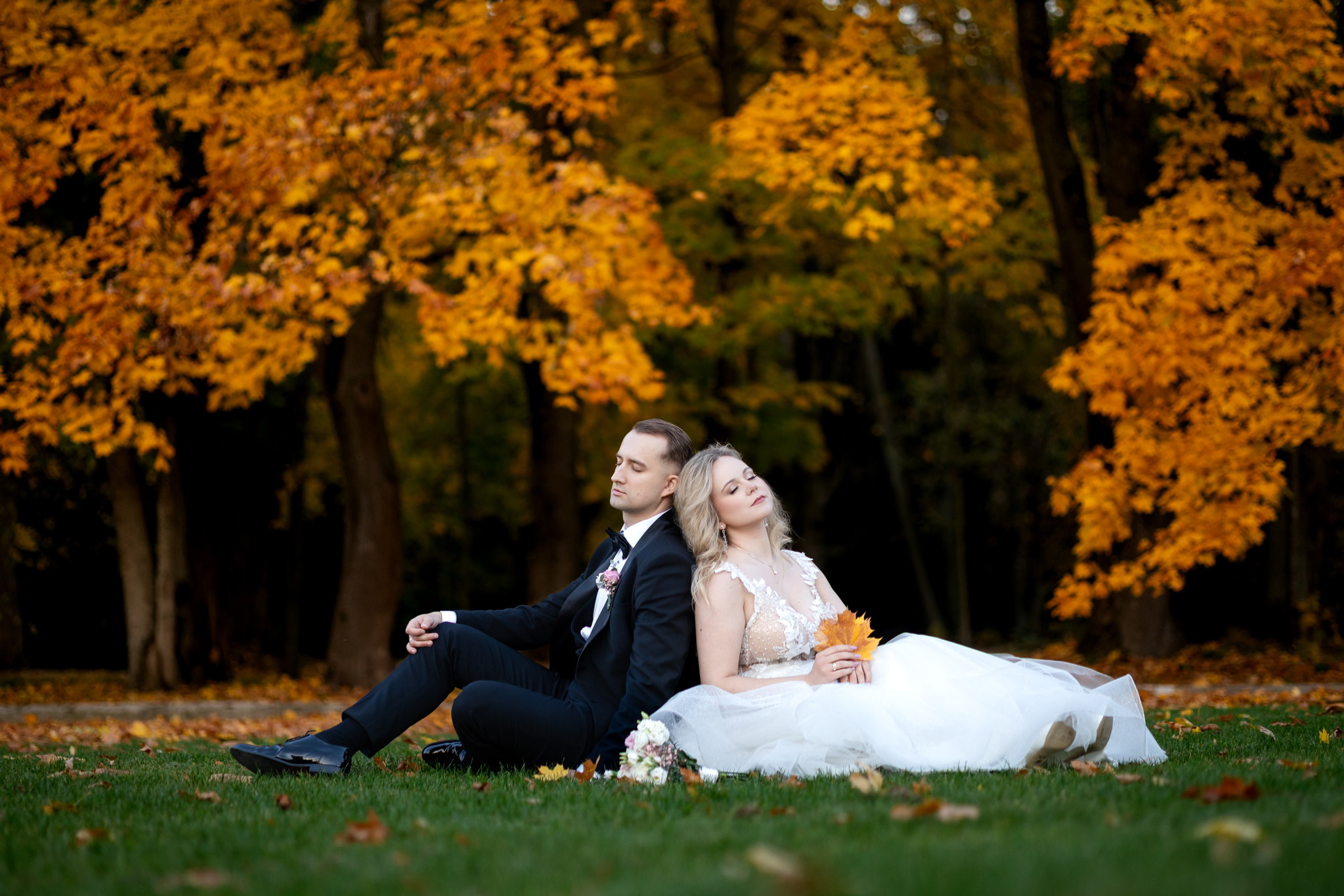 fotografia ślubna, zdjęcia pary młodej w Muzeum Zamoyskich w Kozłówce obok Lublina